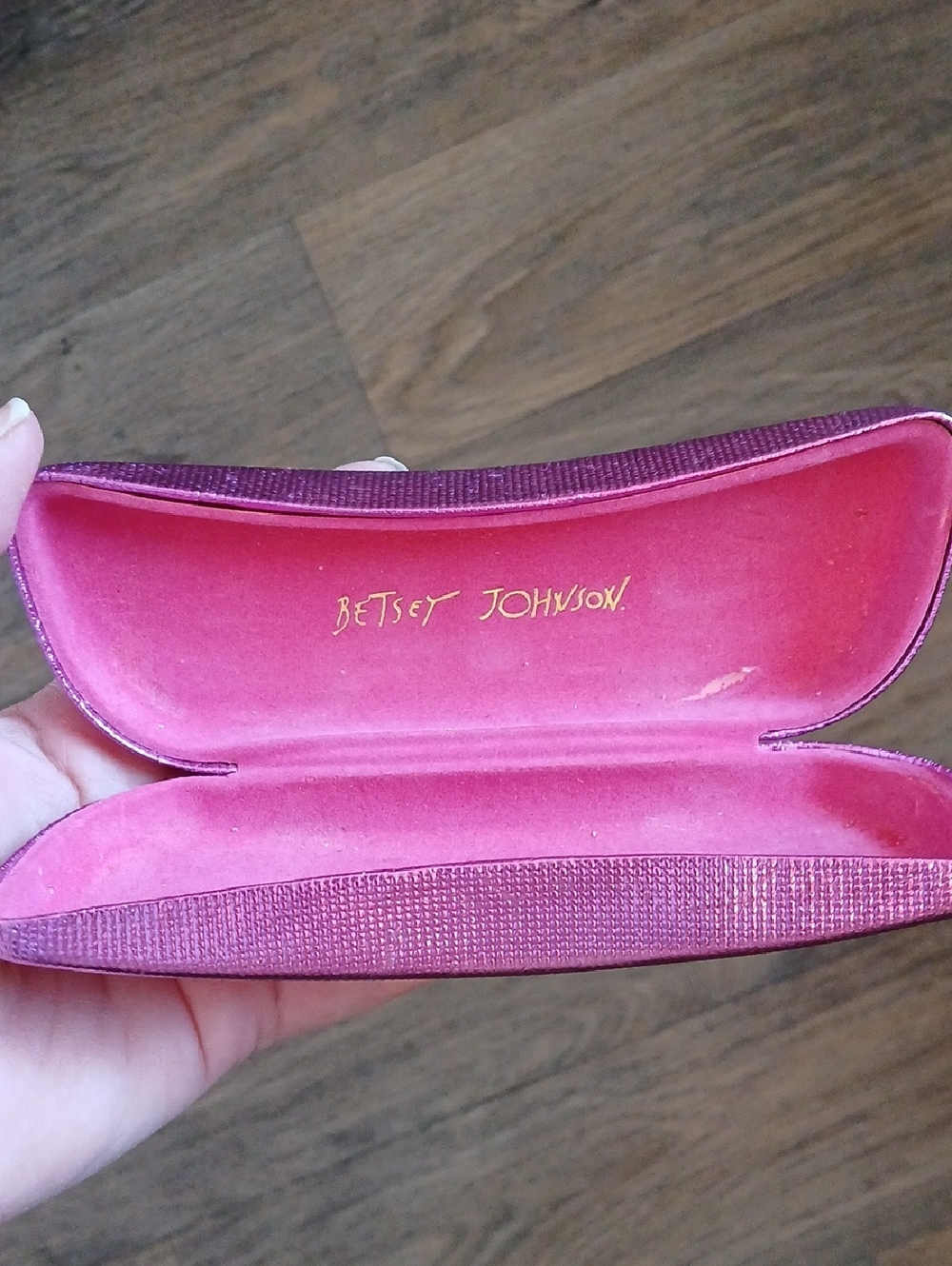 Betsey Johnson Hot Pink Metallic Hard Shell Sunglasses Eyeglasses Case.